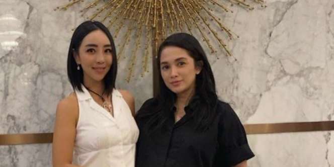 Dengar Harga Casing HP Rekannya, Ussy Sulistiawaty Tertunduk dan Urung Beli