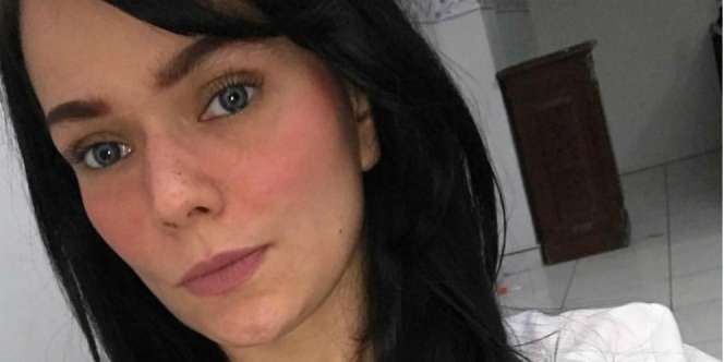 Pesona Dewi Natalia O'Neill, Pemeran Mbak Monica 'TOP'