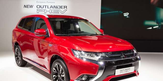 Tips Merawat Baterai Mobil PHEV yang Kelamaan Parkir di Garasi