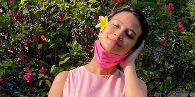 Body Goals! Potret Cantik Vanessa Angel Pamer Body Pakai Korset