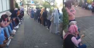 Video Viral Puluhan Mamah Muda Antre Urus Perceraian di Bandung