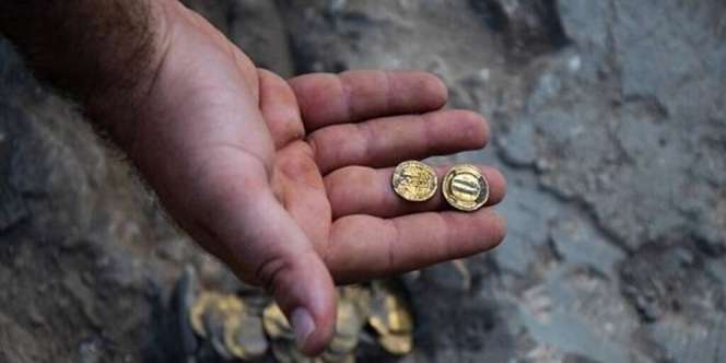 425 Koin Emas Berusia 1.100 Tahun dari Kekhalifahan Islam Ditemukan di Israel