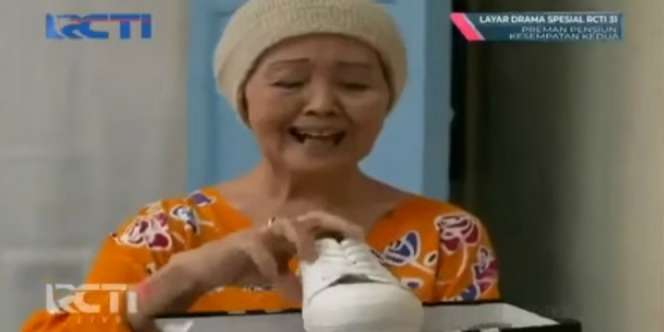 Respons Emak Dikasih Sepatu Adinda dari Kang Mus Preman Pensiun