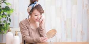 5 Trik Membuat Foundation Lebih Tahan Lama