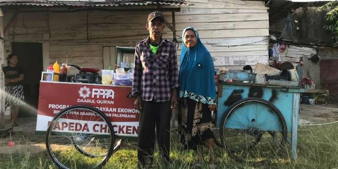 Ponidi, Penjual Papeda yang Tak Pernah Berhenti Sedekah