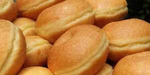 Pemilik Dapoer JGC Bagikan Resep Donat Tape yang Hits