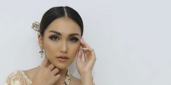 Tampil Pakai Mini Dress Pink, Ayu Ting Ting Bikin Pangling