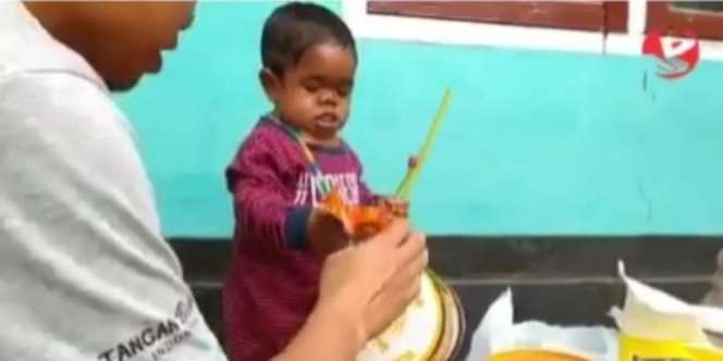Kisah Pemuda 21 Tahun Terjebak di Tubuh Bayi, Ditinggal Orang Tua Sejak Kecil