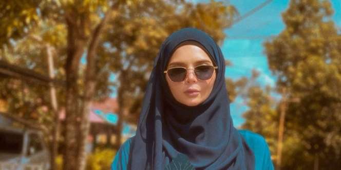 Vivi Zubedi Luncurkan Koleksi Baru, Apresiasi Bagi Pemimpin Wanita