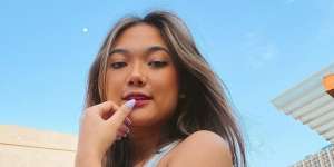 Tampil Cetar, 'Sayap' Marion Jola Bikin Salfok
