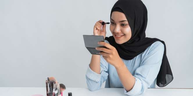 Kamu Termasuk Tim Eye Makeup yang Mana Selama Era New Normal?