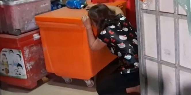 Istri Capek Pulang Kerja, Hati Teriris Saat Lihat Suami di Dalam Kamar