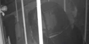 Terekam CCTV, Sosok Misterius Melayang di Atas Mobil Saat Tengah Malam