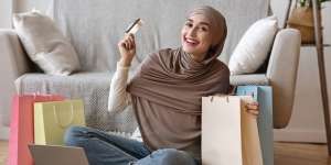 Benarkah Wanita Lebih Boros Dibandingkan Pria Saat Berbelanja Online?