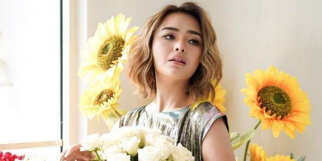 Terlihat Cuma Berbalut Bunga, Pose Foto Amanda Manopo Disorot