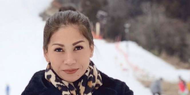 Tata Janeeta Foto Mesra Bareng Pria, Netizen Sebut Nama Raden Brotoseno