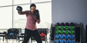 Under Armour Rilis Hijab Olahraga Pertama untuk Atlet