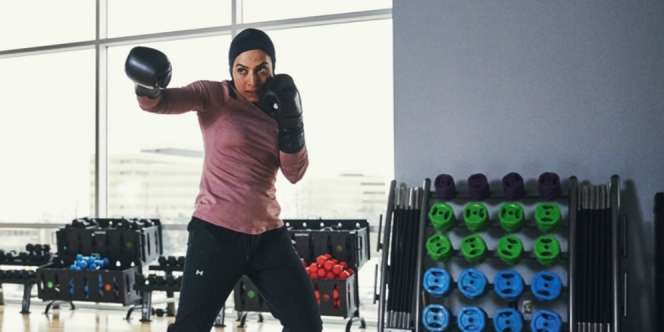 Under Armour Rilis Hijab Olahraga Pertama untuk Atlet