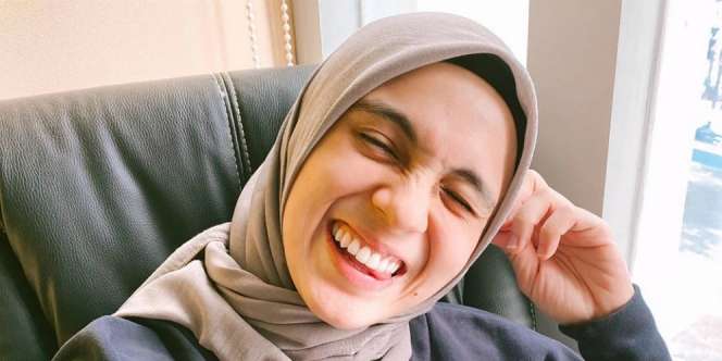 Bak ABG, Gaya Modis Nycta Gina Pakai Baju Kodok