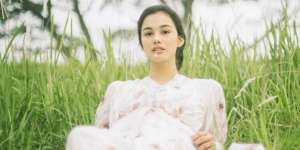 5 Gaya Pemotretan Mentari De Marelle, Pesonanya Bikin Cinta!