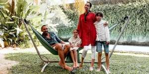 5 Artis Tampan yang Nikahi Cewek Bule, Jodoh Lintas Negara