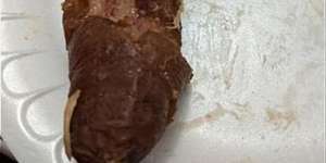 Wanita Ini Kaget Campur Geli Lihat Bentuk Daging yang Baru Dibeli