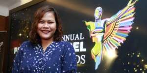 Isi Kolam Renang Pakai Semprotan, Oki Lukman Lupa Lepas Label Harga Sepatu?