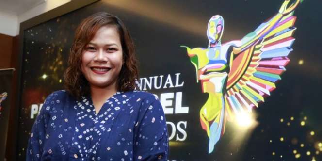 Isi Kolam Renang Pakai Semprotan, Oki Lukman Lupa Lepas Label Harga Sepatu?