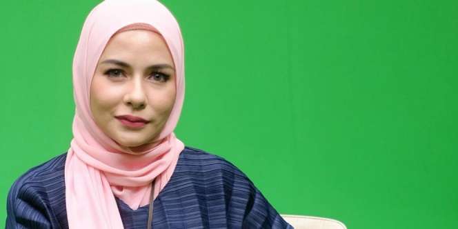 Gaya Modis Meisya Siregar dengan Pleated Jumpsuit