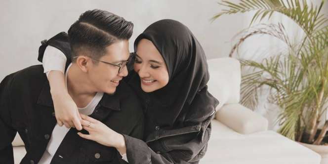 Zaskia Sungkar dan Irwansyah Menangis Lihat Hasil Program Bayi Tabung, Hamil?