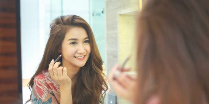 Tip Membuat Eyeliner untuk Bentuk Mata Downturned Eyes