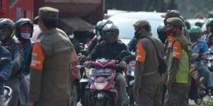 Covid-19 Terus Meningkat, Satpol PP Razia Masker di Perbatasan Depok dan Jakarta