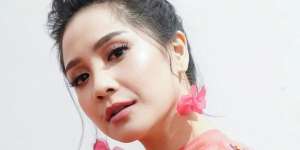 Pakai Rok Bolong Harga Rp14 Juta, Gaya Nagita Bikin Gagal Paham