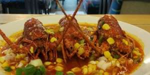 Bus Bandara Disulap Jadi Kedai Seafood, Penasaran?