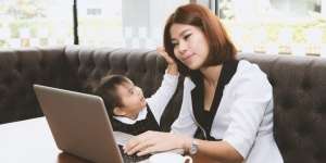 Tips Memakai Makeup untuk Ibu yang Bekerja dari Rumah