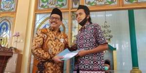 Huda, Mahasiswa Jadi Kuli Bangunan di Masjid Tanpa Pamrih 