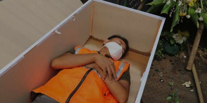 Hukuman Masuk Peti Mati Warga Tak Bermasker di Pasar Rebo Disorot Media Asing
