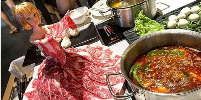 Hot Pot Unik, Irisan Dagingnya Membalut Barbie