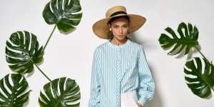 Tips Padu Padan Kemeja Oversized untuk Tubuh Mungil