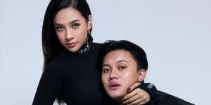 Peluk Erat Anya Geraldine untuk Rizky Febian