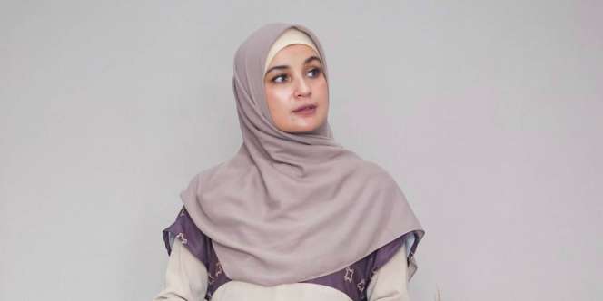 Bak ABG, Gaya Modis Shireen Sungkar dengan Pleated Pants
