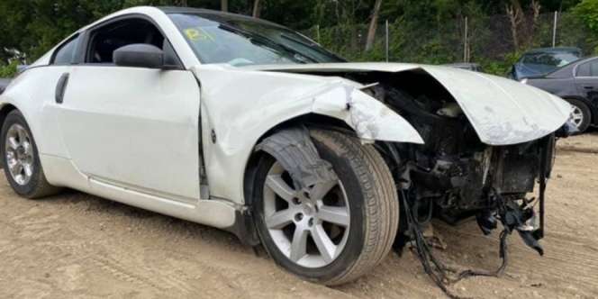 Nissan 350Z `Babak Belur`, Rusak Saat Dipakai Kekasih Selingkuh