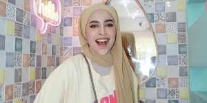 Lebih Nyaman, Padu Padan Baju Hamil Pakai T-shirt