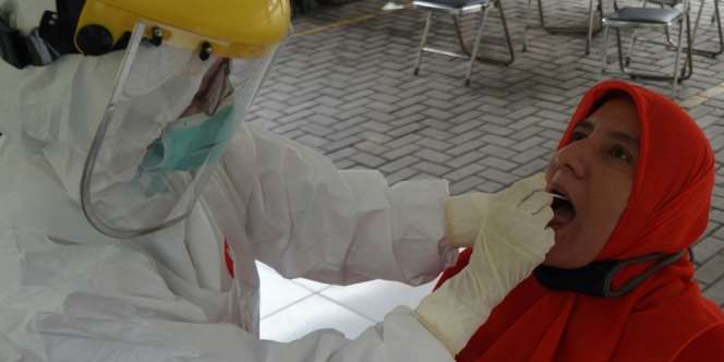 Viral Video Mencuci Hidung Bisa Ubah Hasil Test Swab, Cek Faktanya!
