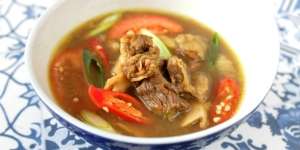 Sedapnya Iga Sapi Kuah Pindang Khas Palembang
