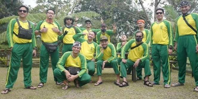 Kostum 'Anak TK Darmawisata', Jadi Seragam Geng Motor Artis