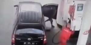 Viral Video Detik-Detik Mobil Terbakar di SPBU, Aksi Sopir Jadi Sorotan