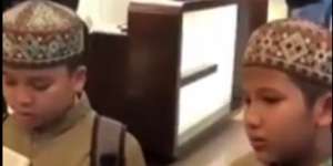 Masya Allah, Dua Bocah Yatim Hafiz Quran Ini Dijuluki Google Alquran