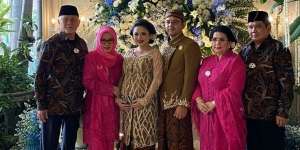 5 Potret Sakral Mitoni 7 Bulanan Istri Danny Rukmana