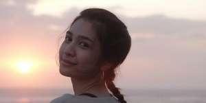 Mesranya Deva Mahenra dan Mikha Tambayong Saling Balas Pesan Ultah Romantis